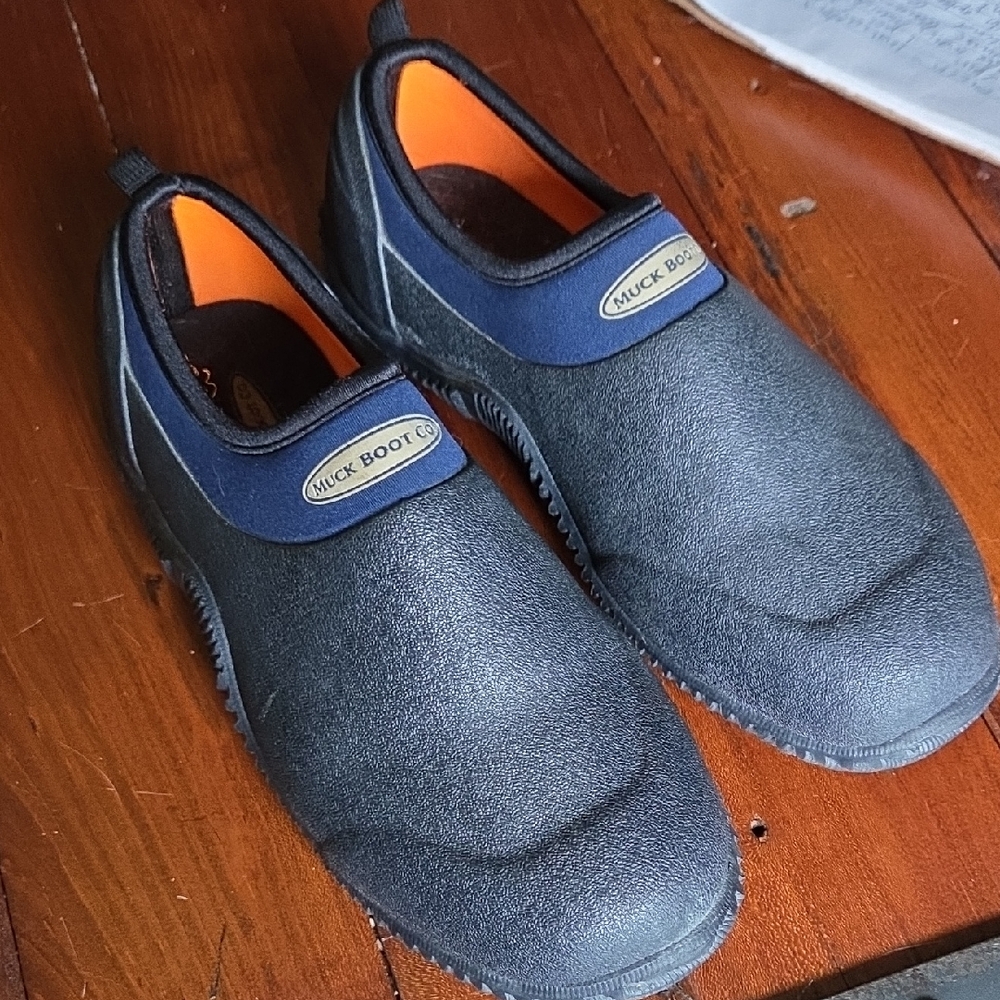 Muck Boots Clogs Mens 7.5/8 Womens 9/9.5